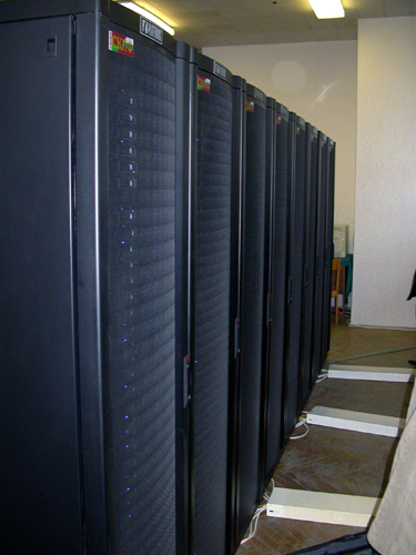 Demonstration of the supercomputer SKIF K-1000 in Minsk. [Press for large view]